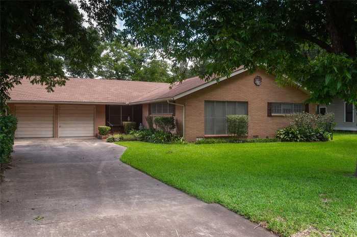 photo 1: 639 S Washington Street, La Grange TX 78945