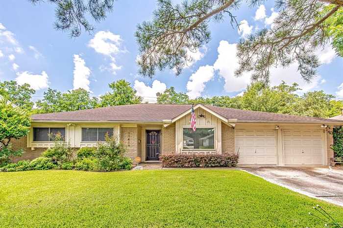 photo 1: 11414 Braewick Drive, Houston TX 77035