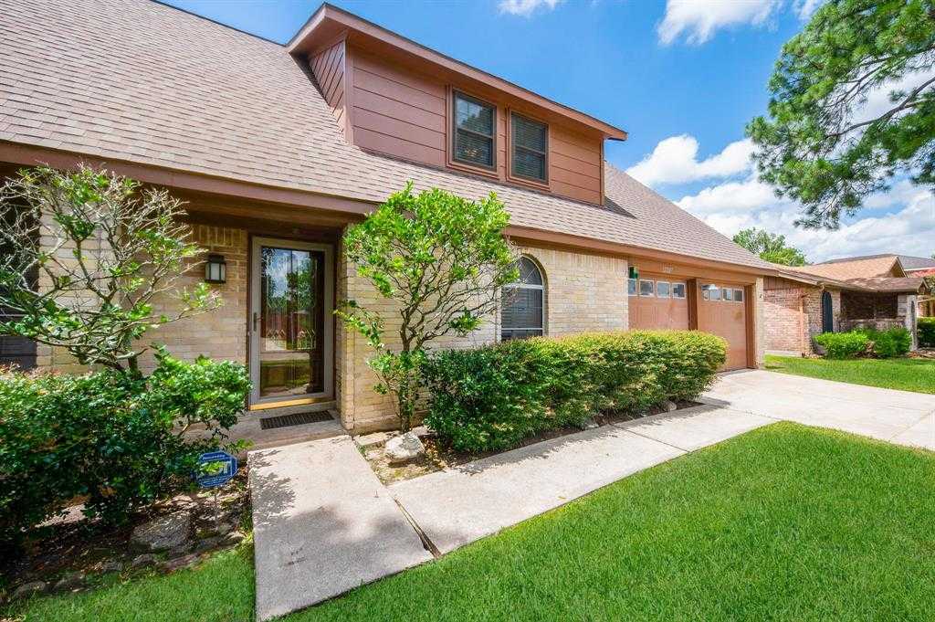 photo 2: 12207 Alston Drive, Meadows Place TX 77477