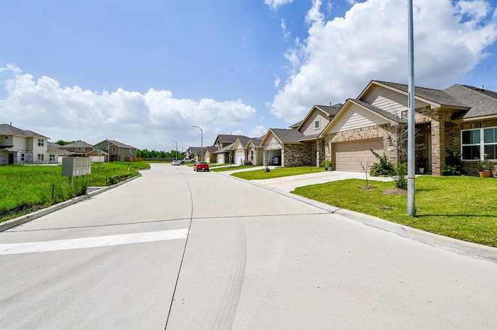 photo 2: 12215 Timber Estate Drive, Houston TX 77014