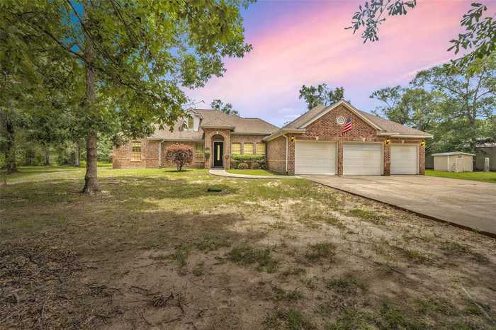 photo 2: 866 Big Buck Drive, Cleveland TX 77328