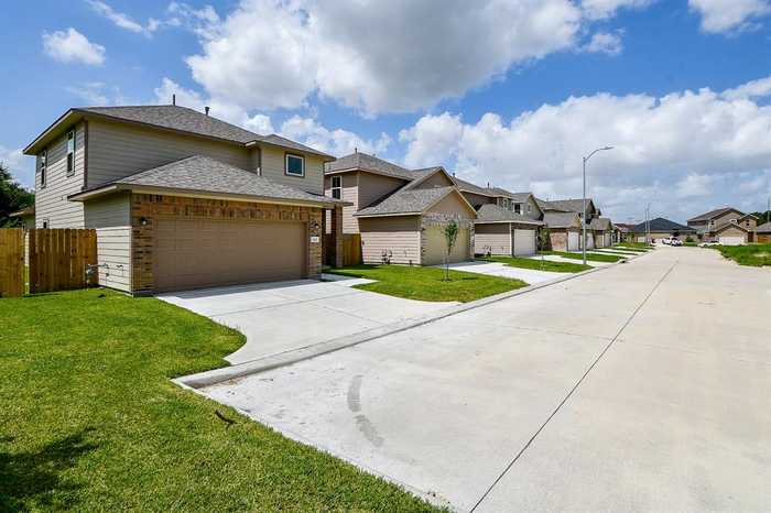 photo 1: 2803 Topiary Lane, Houston TX 77014