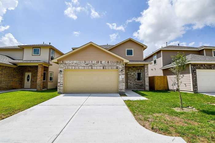 photo 1: 2807 Topiary Lane, Houston TX 77014