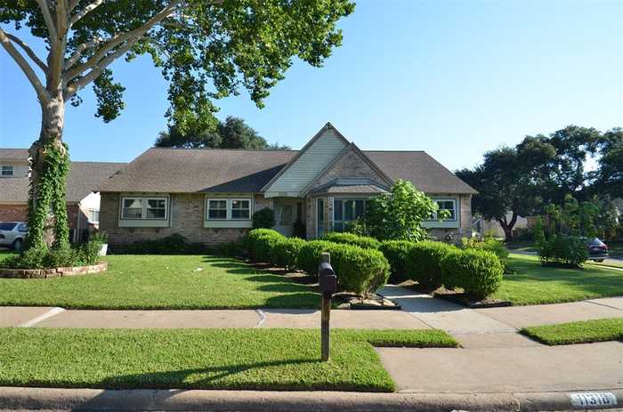 photo 2: 11318 Inwood Drive, Houston TX 77077