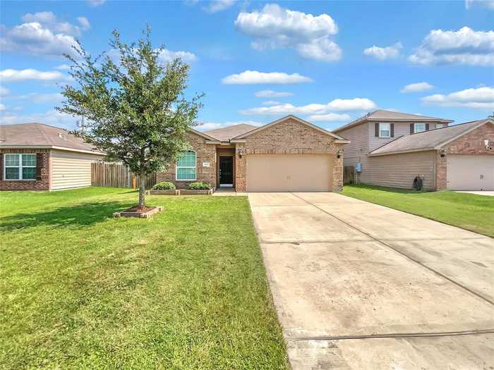 photo 1: 2507 Tracy Lane, Highlands TX 77562