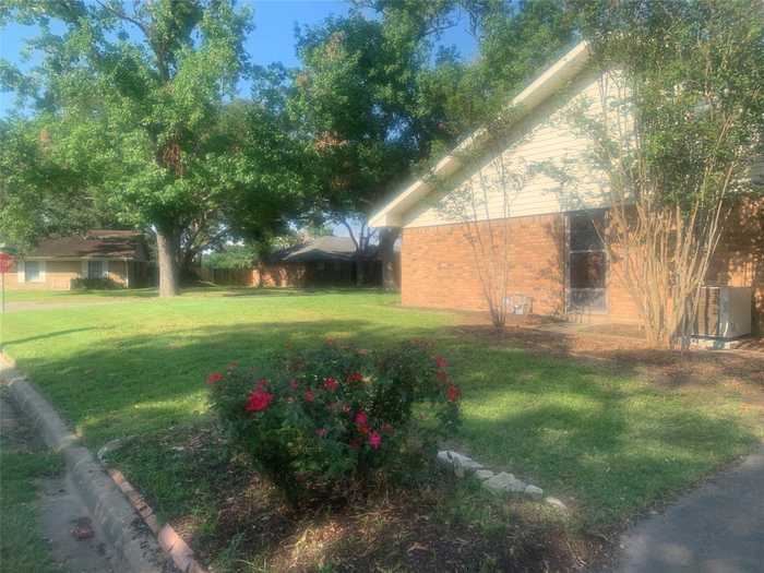 photo 2: 126 Machemehl Drive, Bellville TX 77418