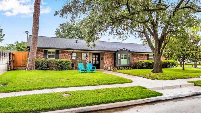 photo 1: 7723 Highmeadow Drive, Houston TX 77063