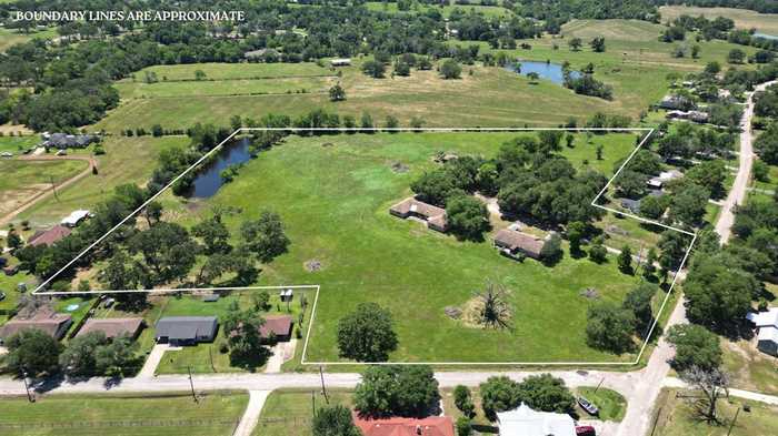 photo 1: 5 W Manning Street, Madisonville TX 77864