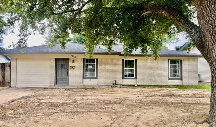 photo 1: 2923 Avenue L, Nederland TX 77627