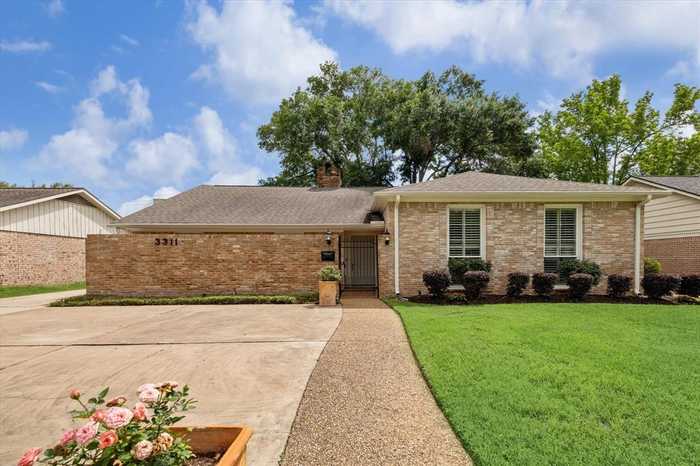 photo 2: 3311 Freshmeadows Drive, Houston TX 77063