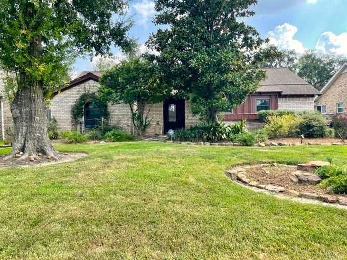 photo 2: 2310 Brooktree Drive, Houston TX 77008