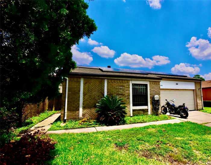 photo 1: 11806 Dellfern Court, Houston TX 77035