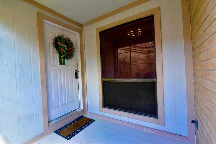 photo 2: 11806 Dellfern Court, Houston TX 77035