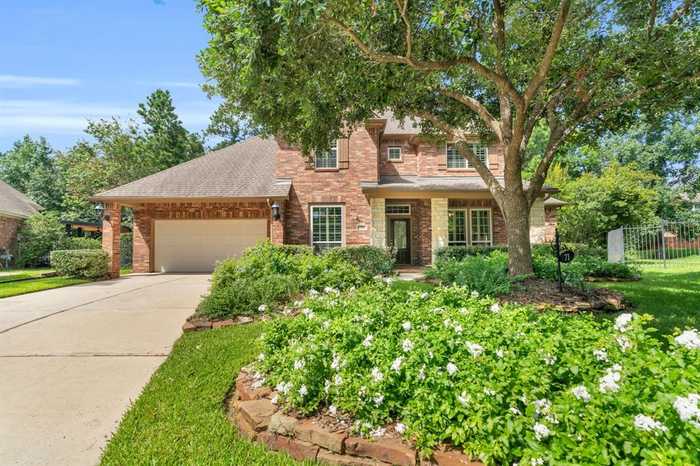 photo 2: 71 E Hullwood Court, The Woodlands TX 77389