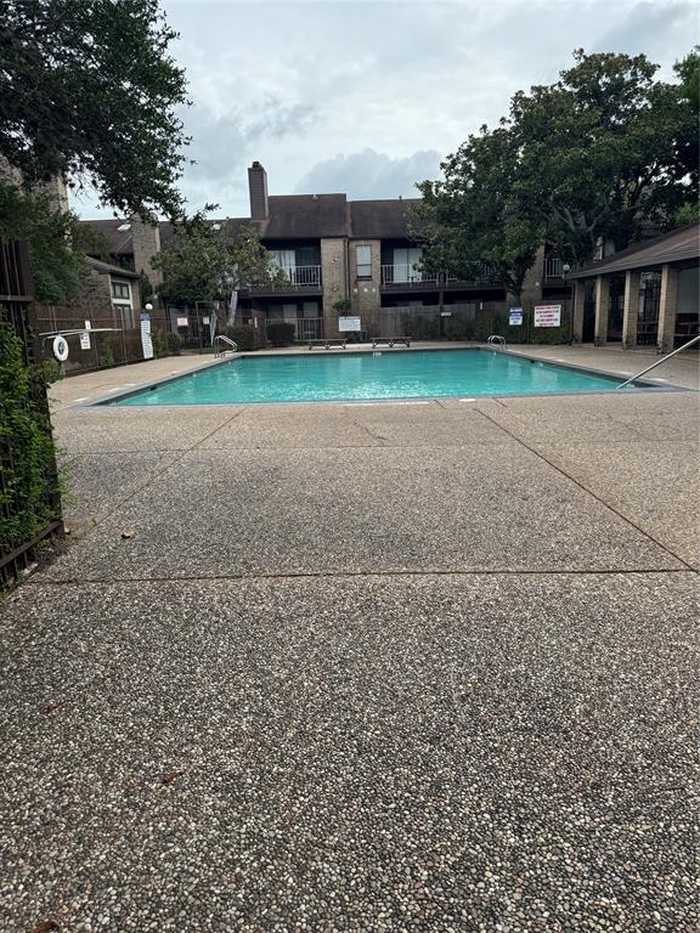 photo 2: 6633 W Airport Boulevard Unit 1202, Houston TX 77035