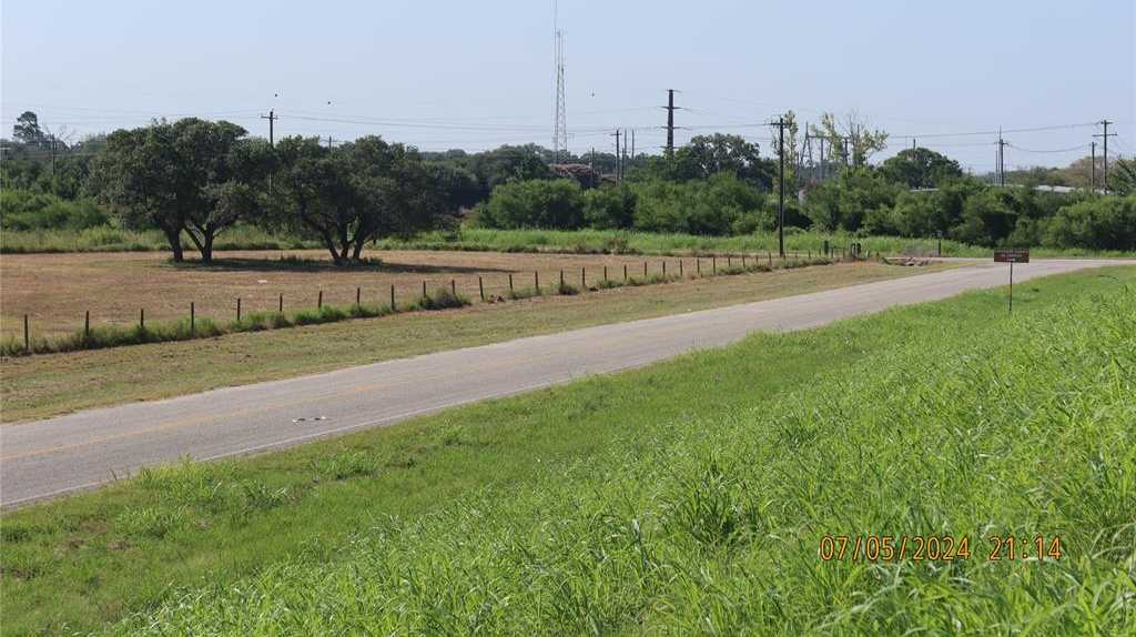 photo 2: 1046 Railhead Road, Columbus TX 78934