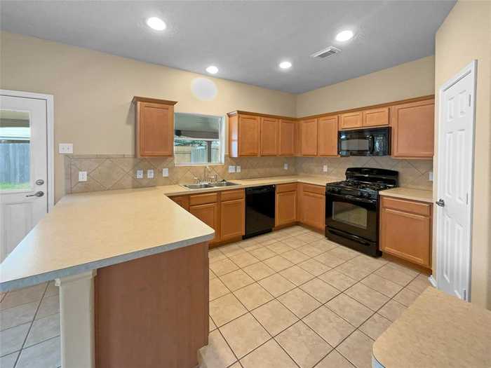 photo 2: 2114 Acorn Glen Trail, Fresno TX 77545