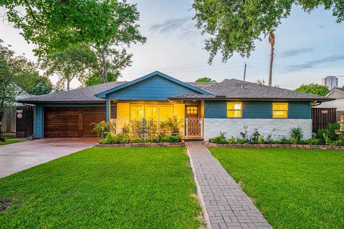 photo 1: 5406 Windswept Lane, Houston TX 77056