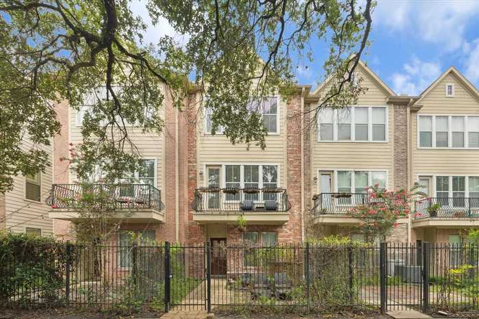 photo 1: 2902 Chenevert Street Unit B, Houston TX 77004