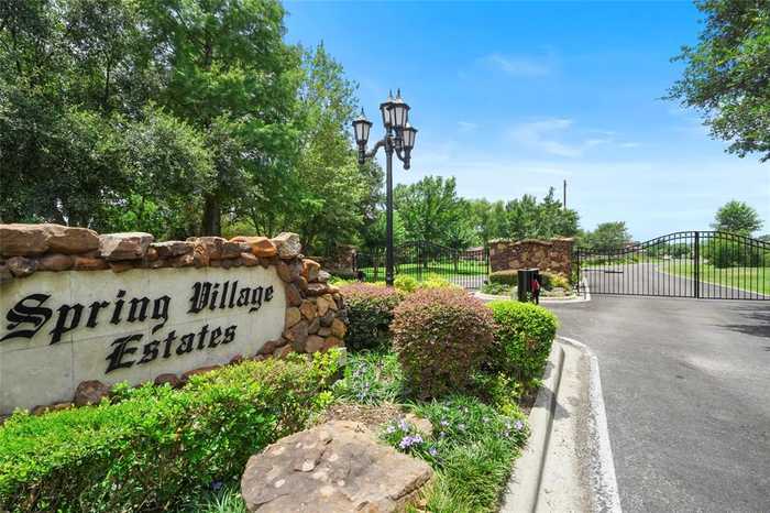 photo 2: 7914 Spring Village Drive, Spring TX 77389