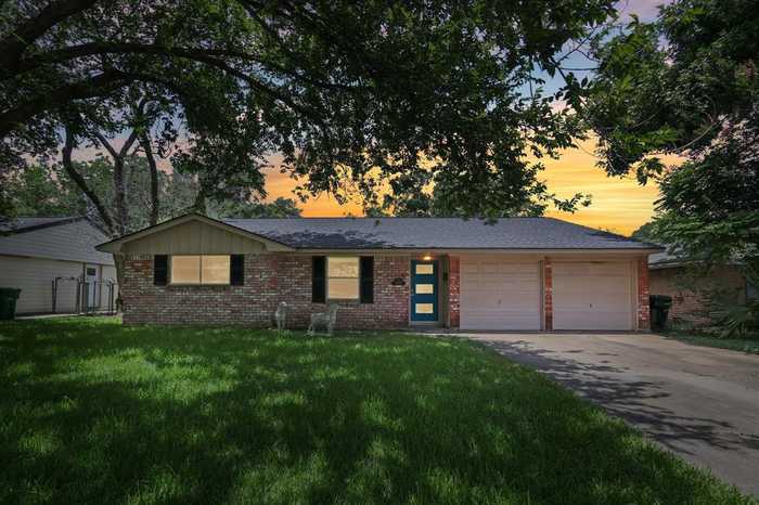 photo 1: 12322 Mullins Drive, Houston TX 77035