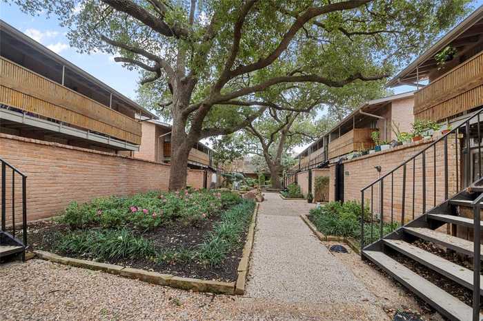 photo 2: 3946 W Alabama Street Unit 3, Houston TX 77027