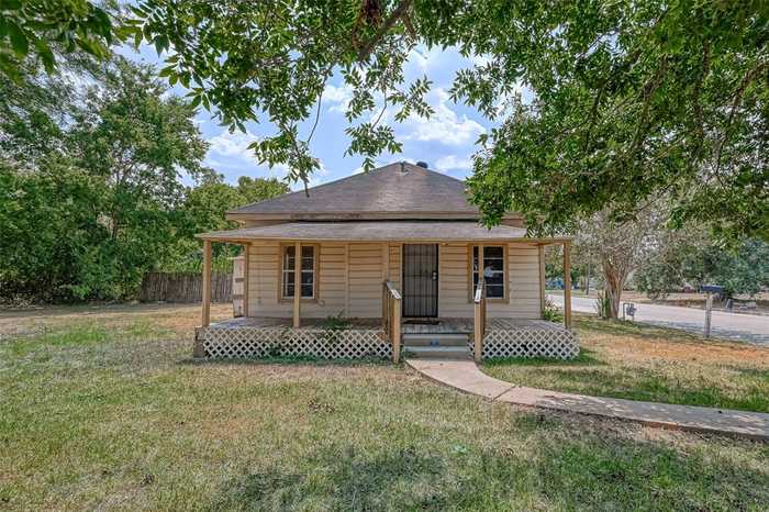 photo 1: 702 Mattie Street, Wharton TX 77488