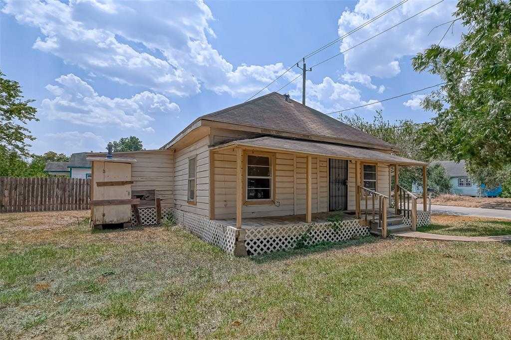 photo 2: 702 Mattie Street, Wharton TX 77488