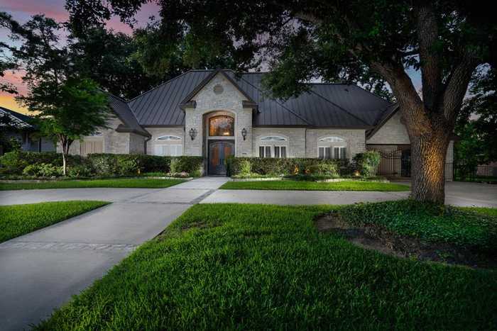 photo 1: 5906 Southern Hills Drive, Houston TX 77069