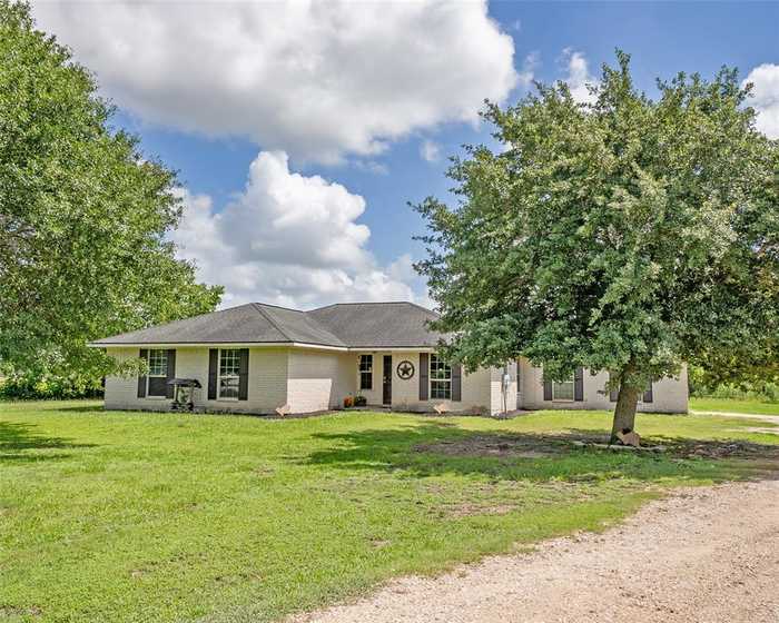 photo 2: 824 Betty Street, El Campo TX 77437