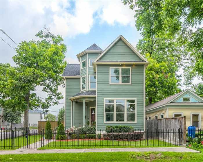 photo 1: 801 E 28th Street, Houston TX 77009