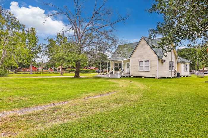 photo 2: 109 Maple Street, Highlands TX 77562