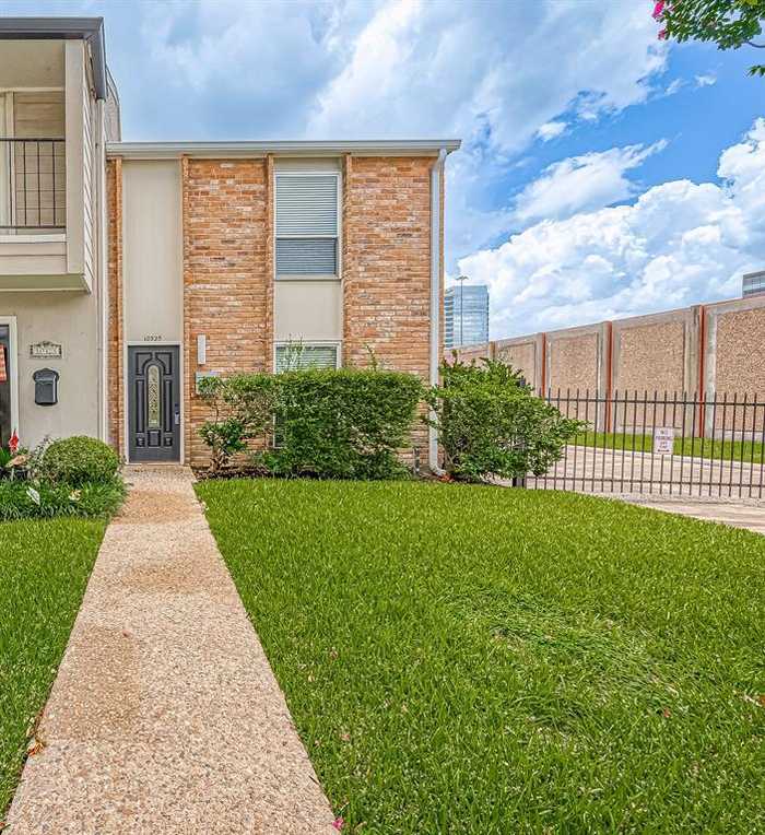 photo 1: 10325 Longmont Drive Unit 37, Houston TX 77042