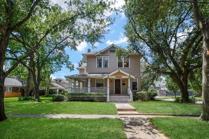 photo 1: 530 Byrne Street, Houston TX 77009