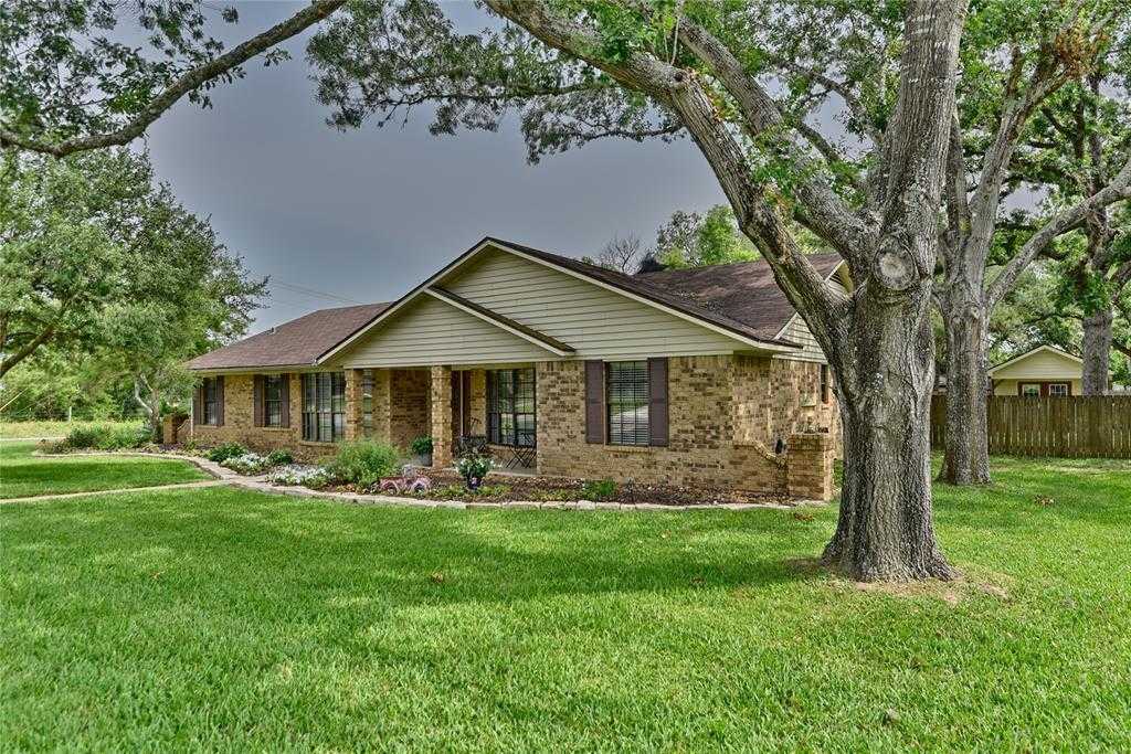 photo 2: 209 E Hacienda Street, Bellville TX 77418