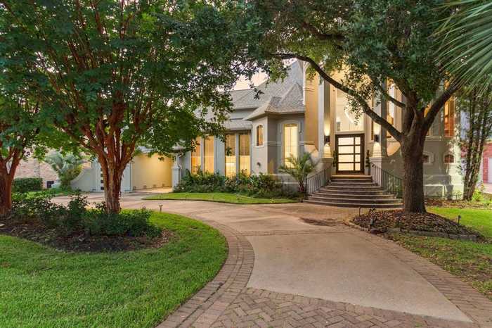 photo 2: 806 Peachwood Bend Drive, Houston TX 77077