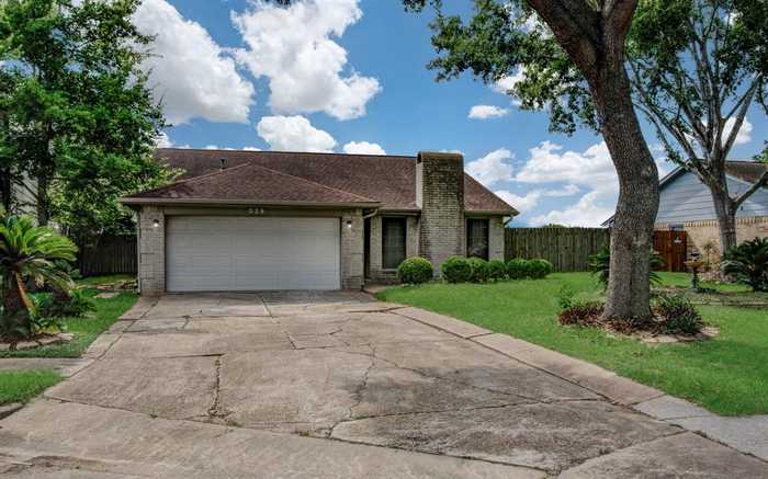 photo 1: 326 Fair Oak Drive, Stafford TX 77477