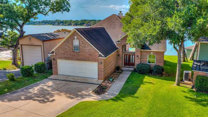 photo 1: 1062 Lakeview Drive, Montgomery TX 77356