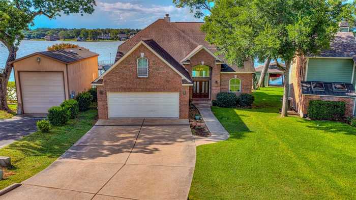 photo 2: 1062 Lakeview Drive, Montgomery TX 77356