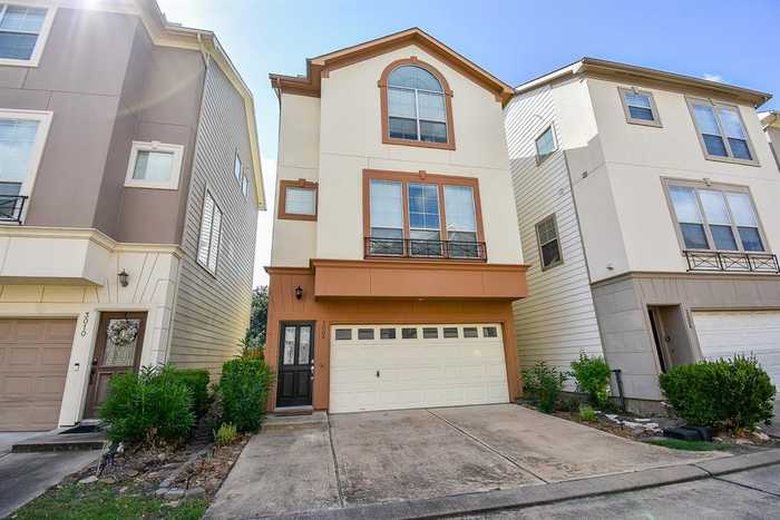 photo 1: 3008 Clearview Circle, Houston TX 77025