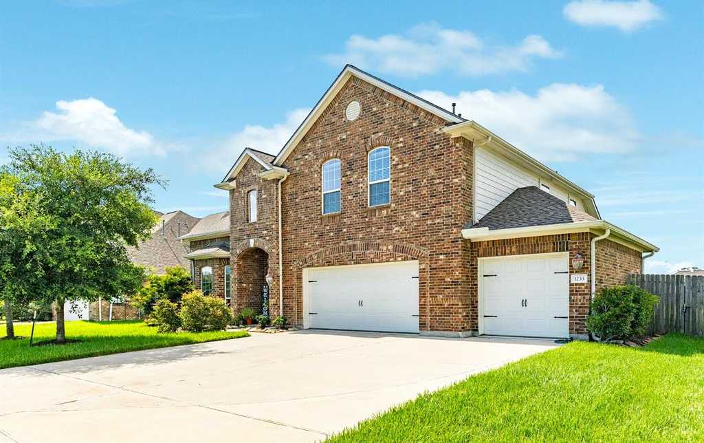 photo 1: 1233 Laurel Loop, Angleton TX 77515