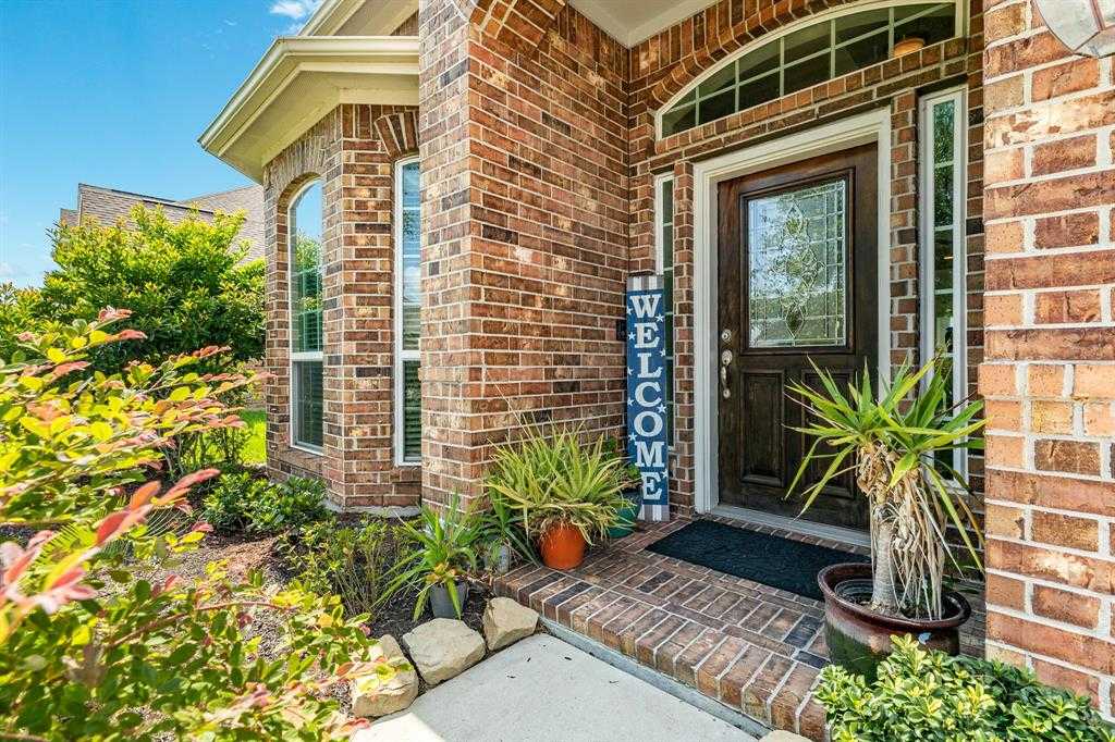 photo 3: 1233 Laurel Loop, Angleton TX 77515