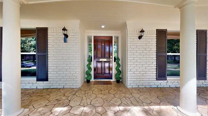 photo 2: 506 Briar Hill Drive, Houston TX 77042