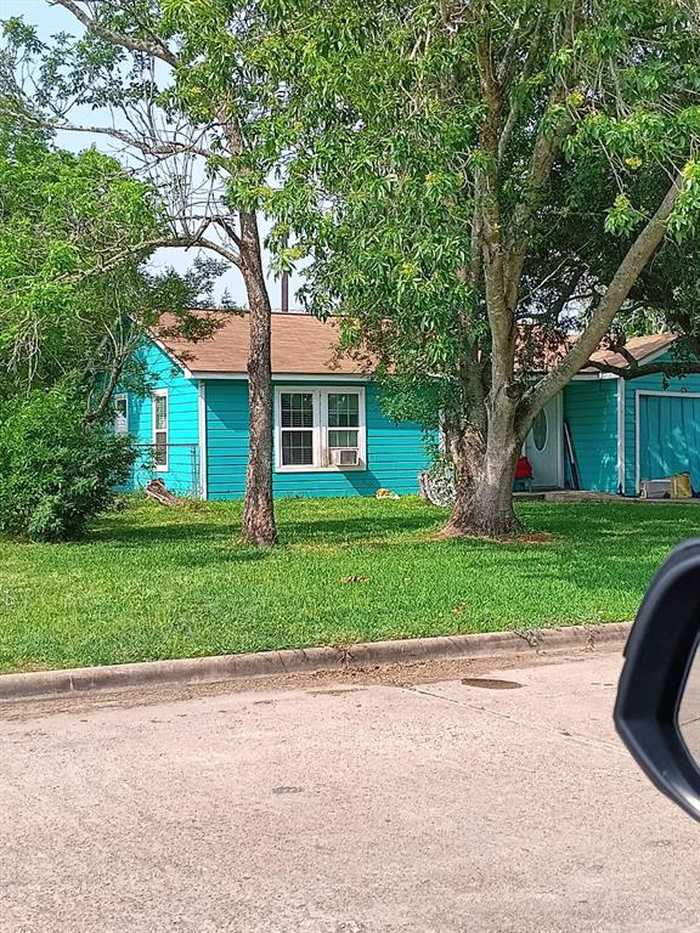 photo 1: 1713 N Avenue H, Freeport TX 77541