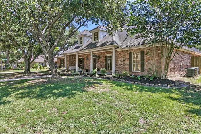 photo 2: 6205 Sheridan Oaks Drive, Beaumont TX 77706