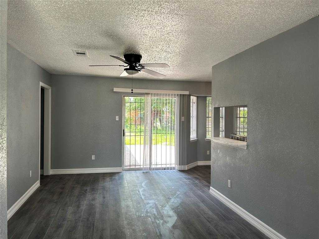 photo 2: 11814 Bay Cedar Drive, Houston TX 77048