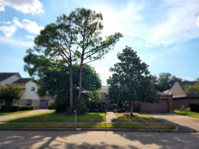 photo 1: 7202 Las Brisas Drive, Houston TX 77083