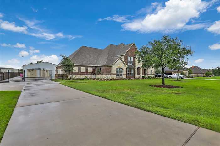 photo 2: 5103 Landon Lane, Baytown TX 77523