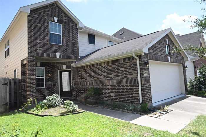 photo 2: 14271 Paulson Creek Drive, Houston TX 77083