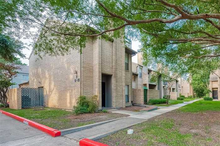 photo 2: 10811 Richmond Avenue Unit 81, Houston TX 77042